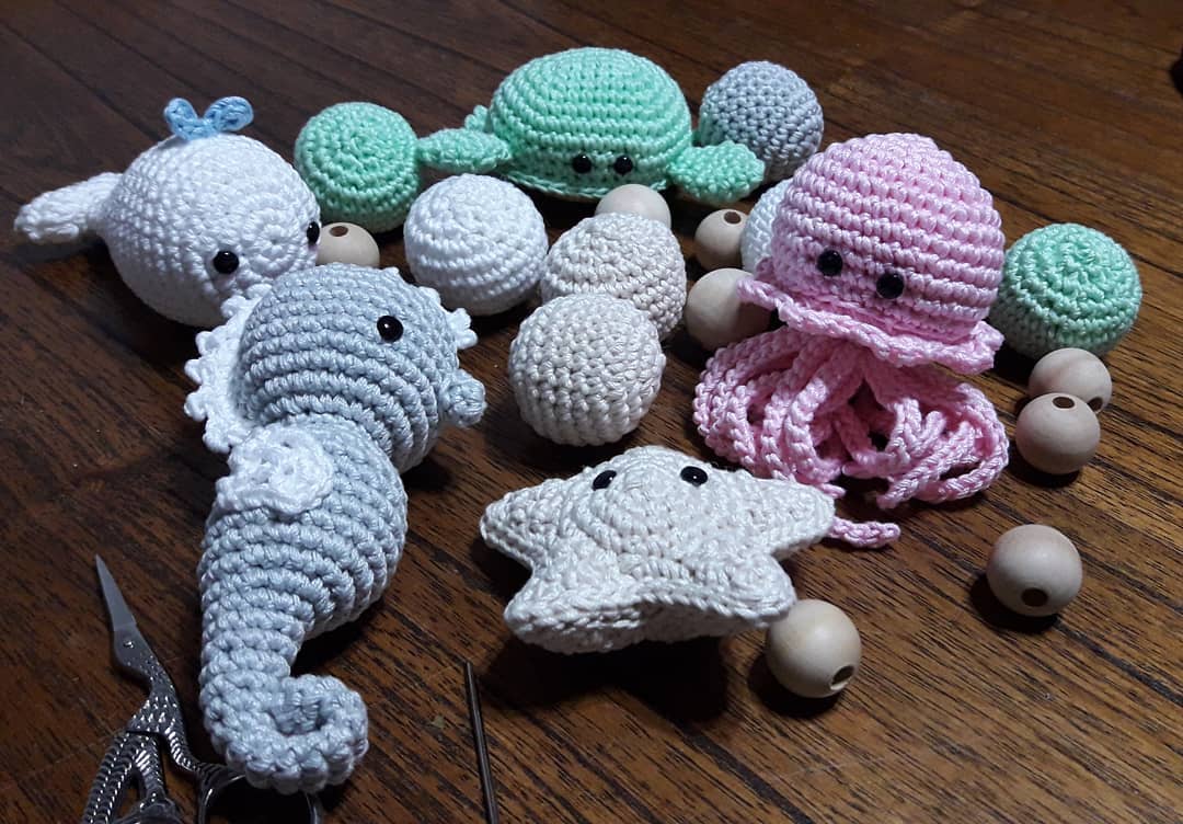 Móvil de Cuna "Aventura Oceánica" - Tejido a mano con animalitos marinos