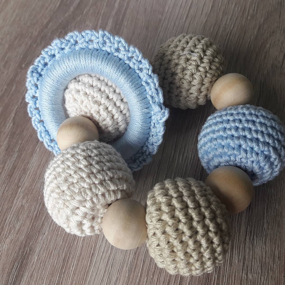 Sonajero de Bebé "Susurros del Bosque" - Tejido a mano con pelotitas de madera - Image 2